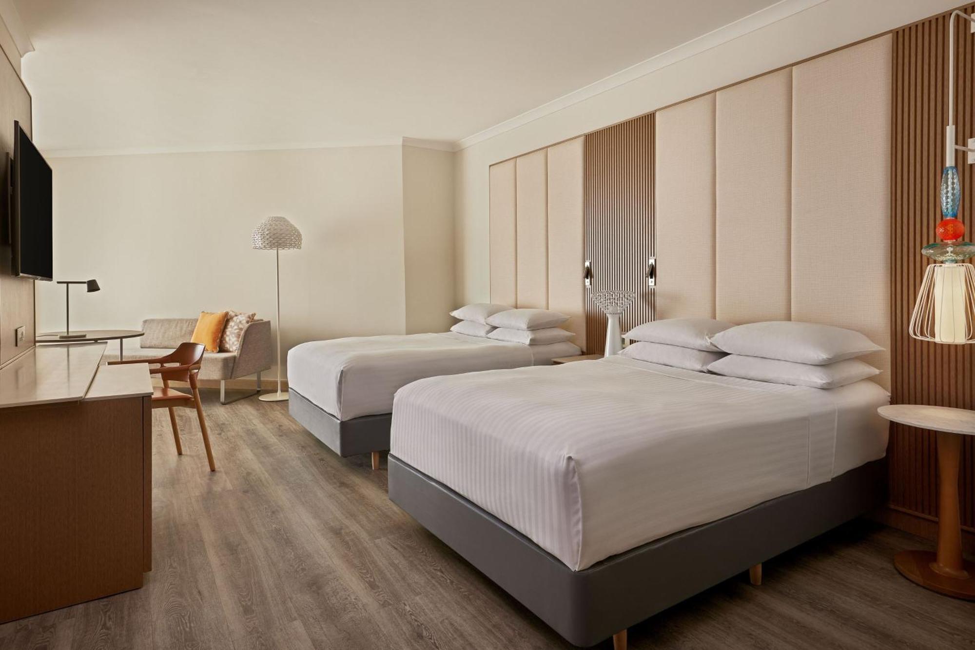 몰타 메리어트 호텔 앤 스파 Saint Julian's 외부 사진 A guest room at the Hilton Garden Inn in San Francisco
